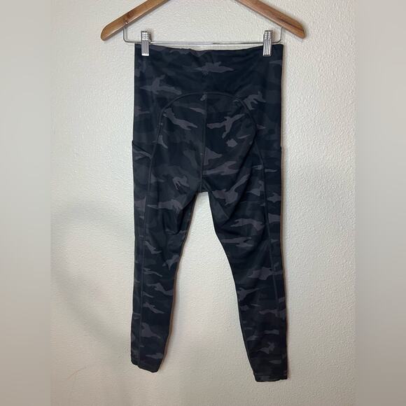 Athleta ultimate camo camouflage 7/8 tight leggings with thigh pocket SMALL - Picture 7 of 11